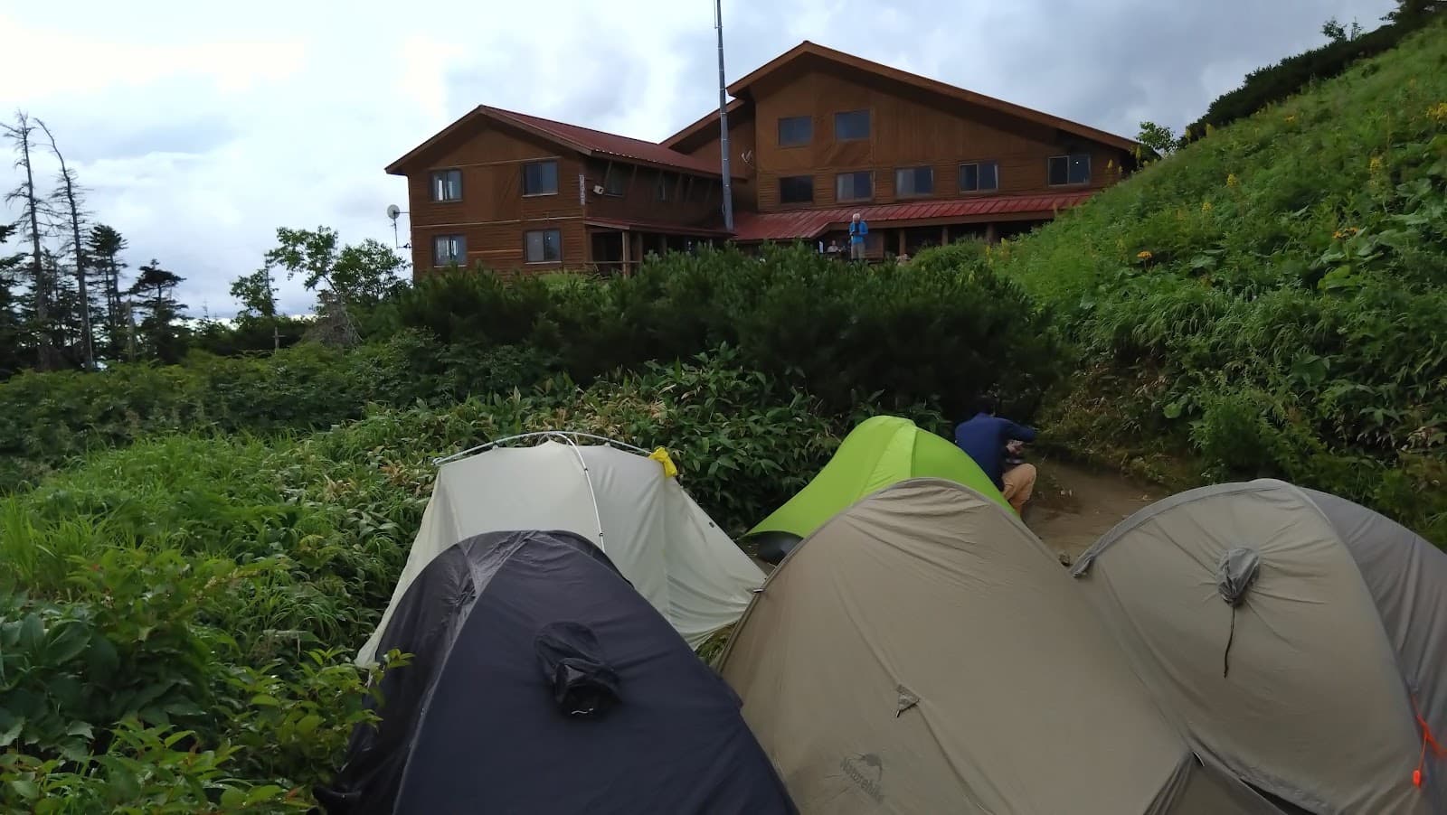 西穂山荘テント場