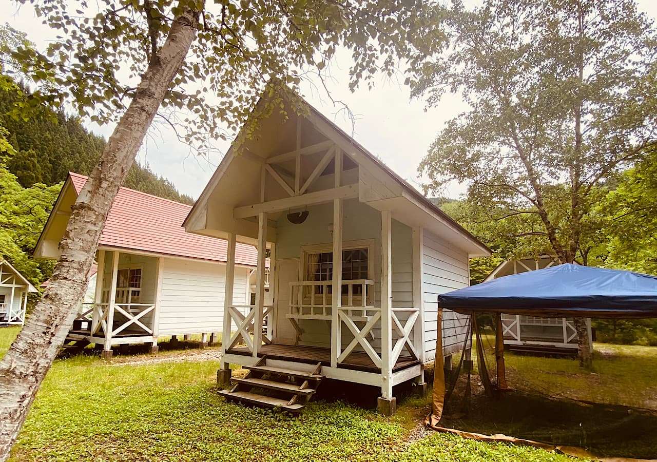 老谷の森 川のほとりのキャンプ場
