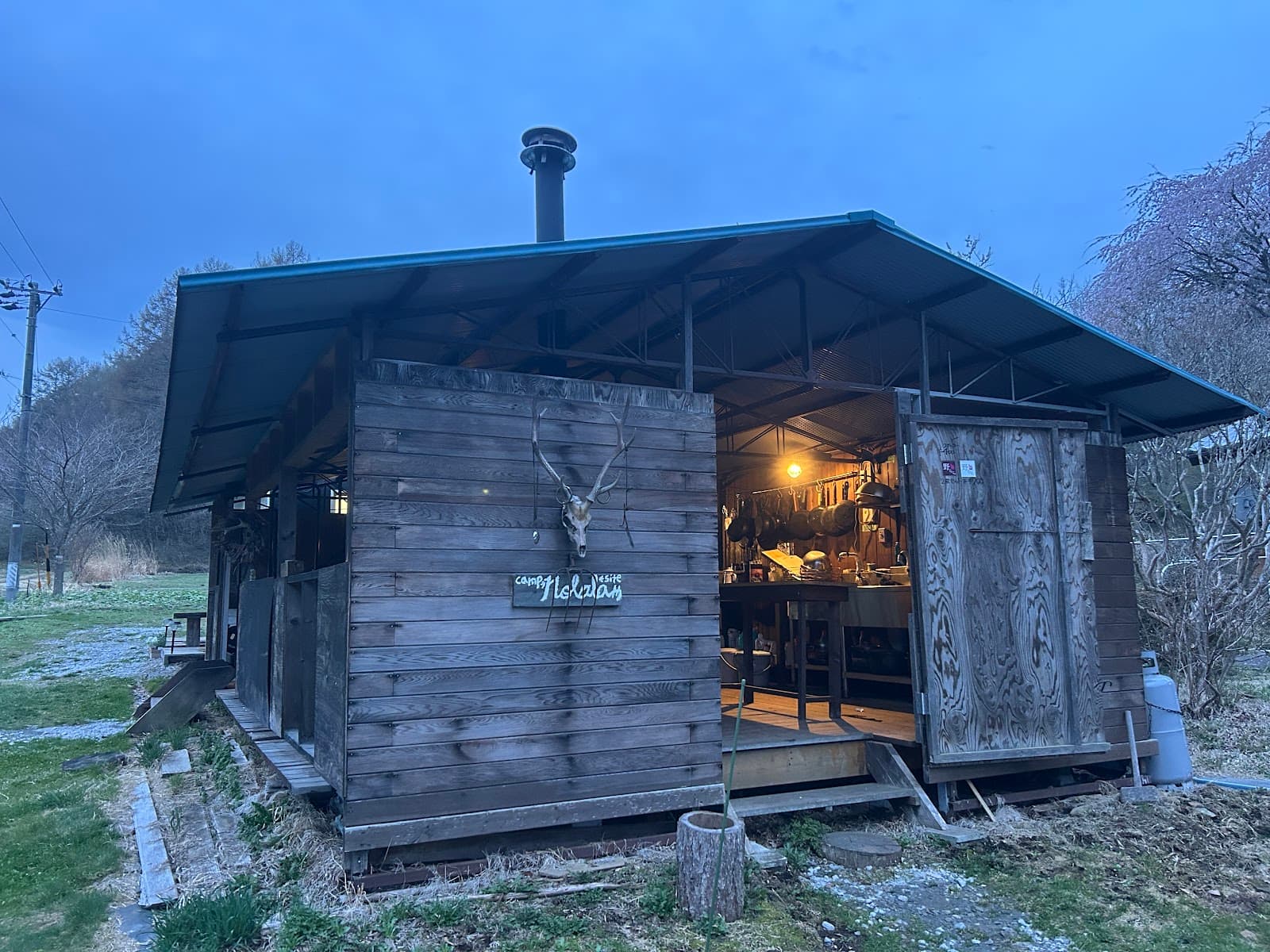 望月キャンプサイト 野らら