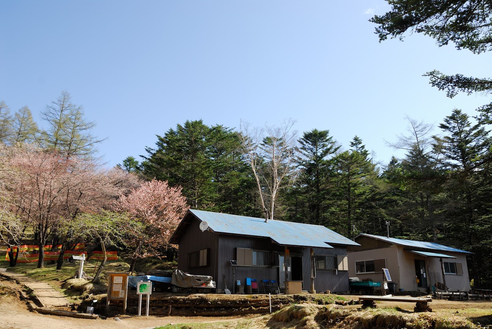 笠取小屋 テント場