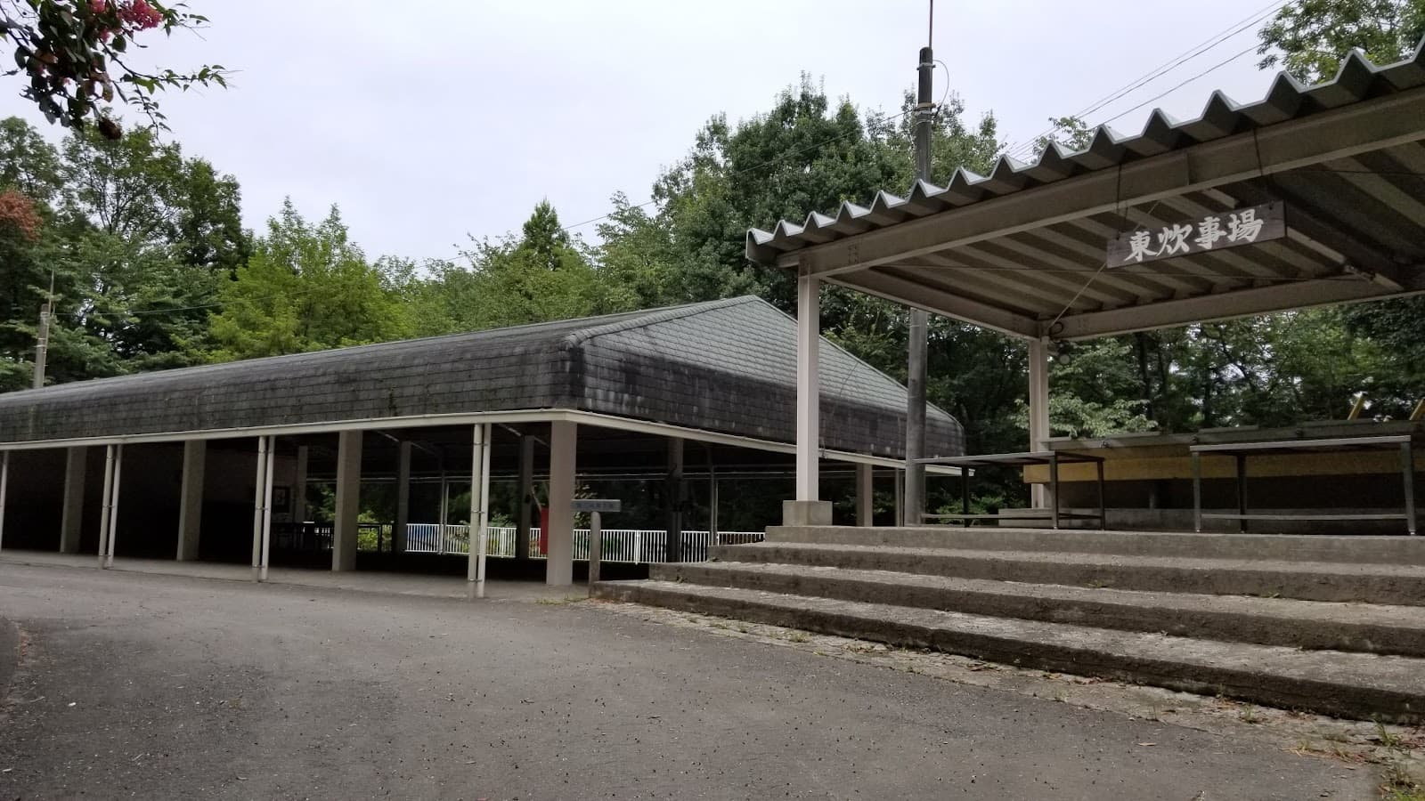 埼玉県立小川げんきプラザ 東炊事場及び第二避難小屋