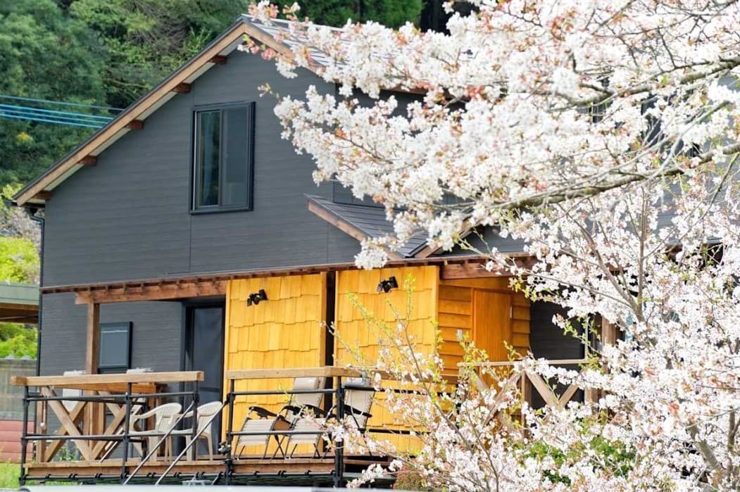 チルミツ Chill-Out Campfield MITSUKAWA Groundサイト(校庭)・サウナコテージ オートキャンプ場