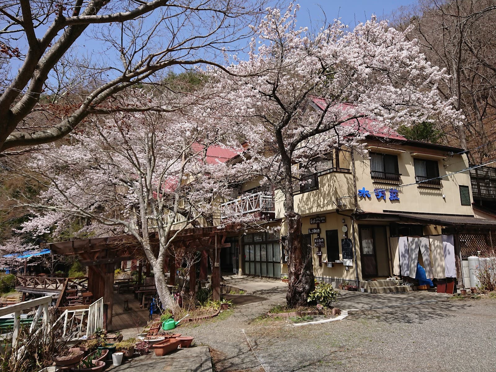 四尾連湖 水明荘