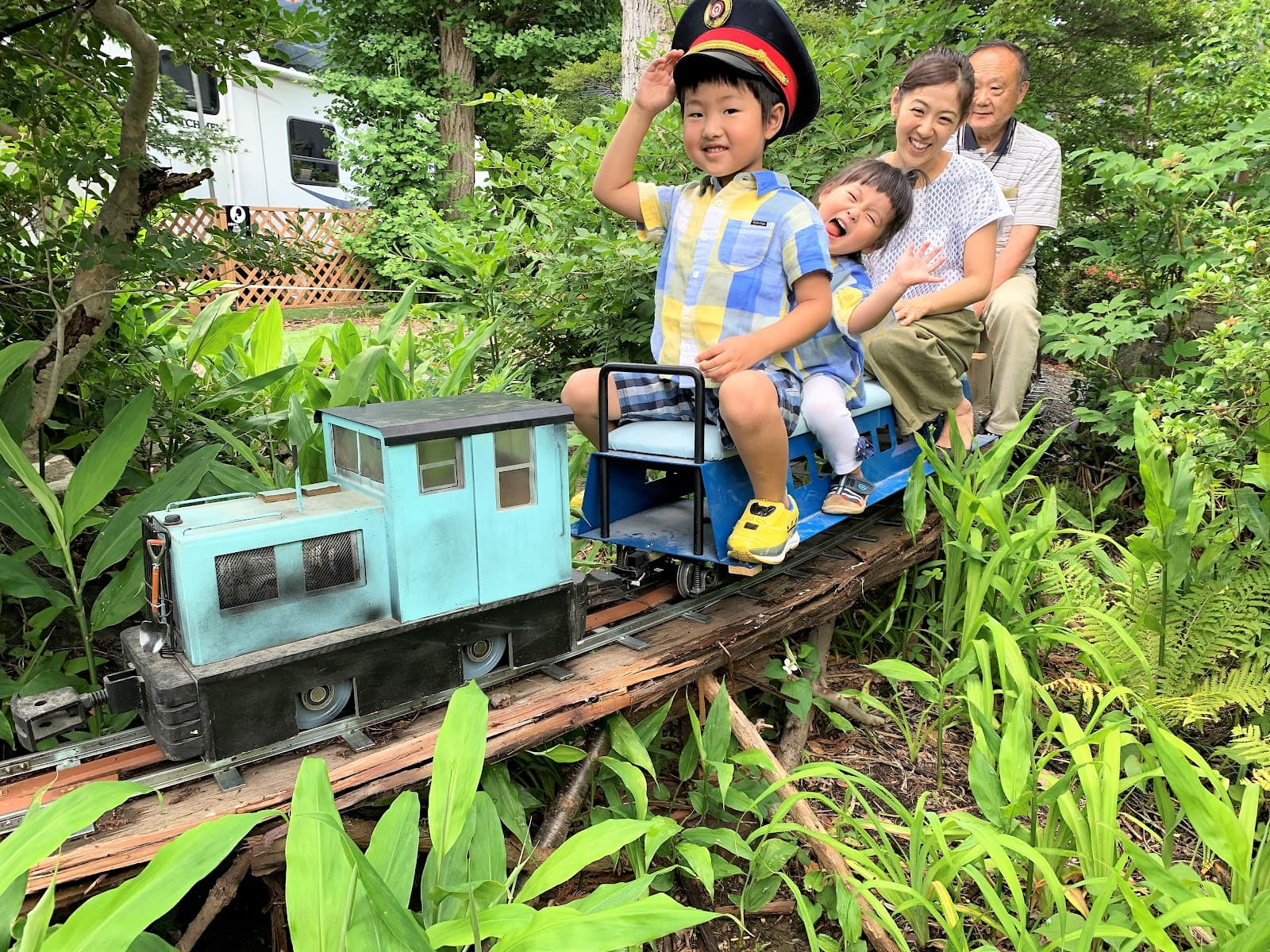 泊まれる秘密基地 L-BASE