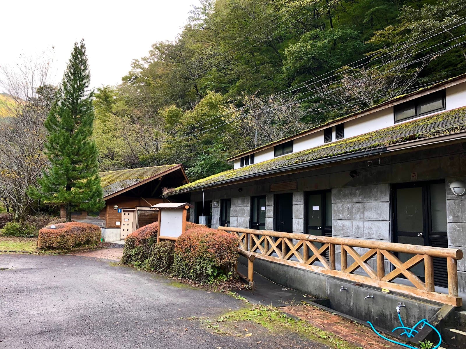 オートキャンプ場サニタリー棟