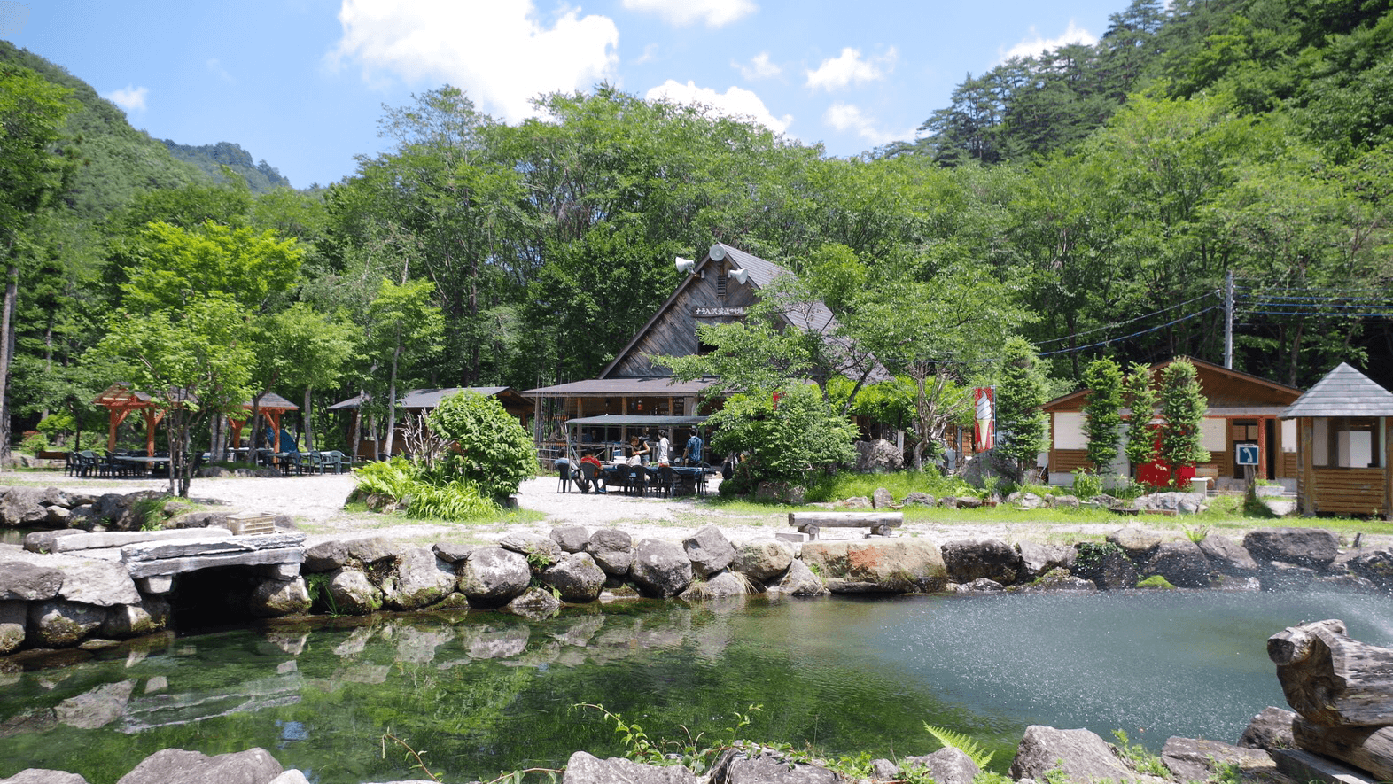 ナラ入沢渓流釣りキャンプ場