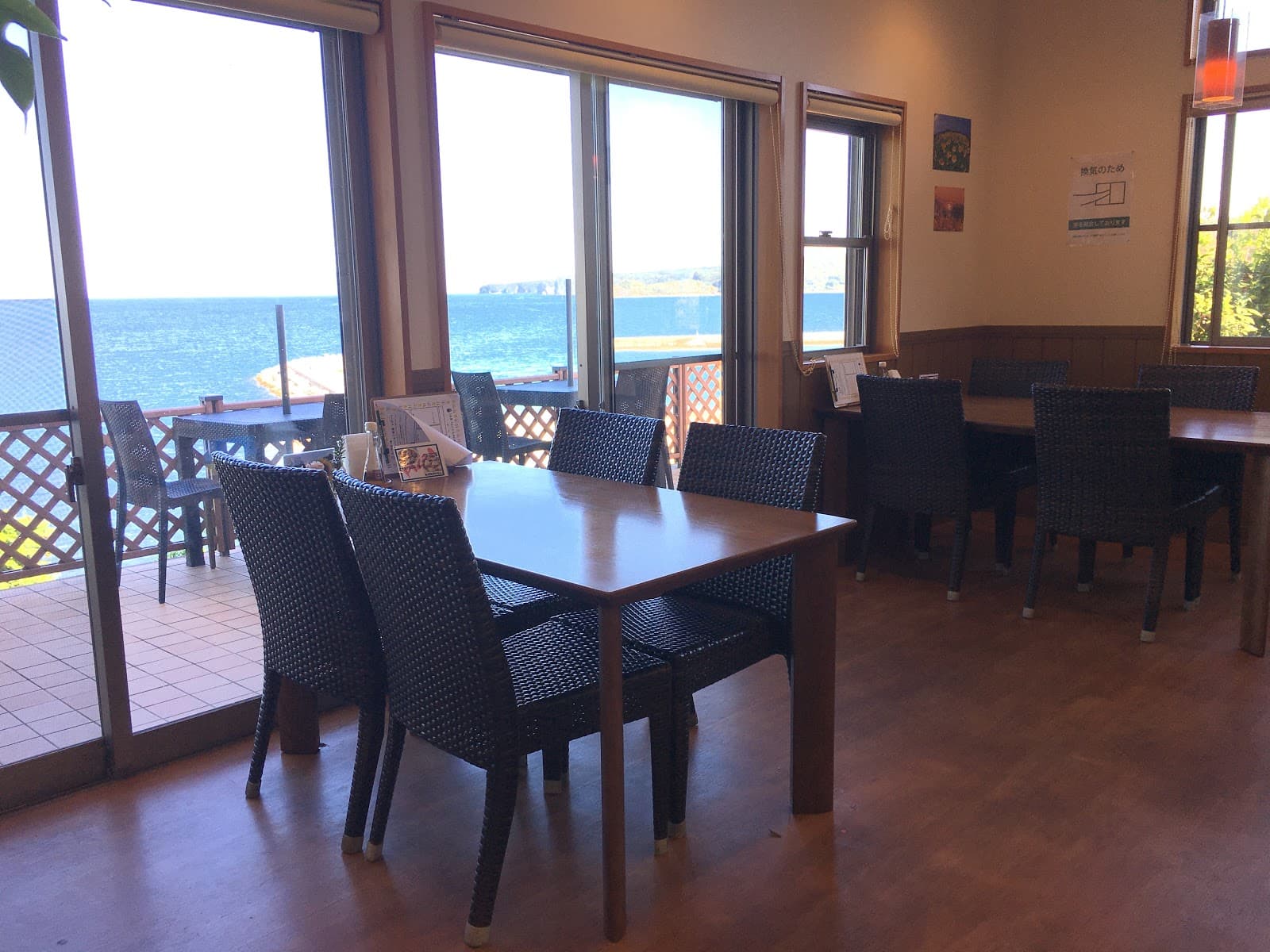 長崎鼻リゾートキャンプ場(オイルショップOLIO・カフェ＆レストラン花キッチンfiore)