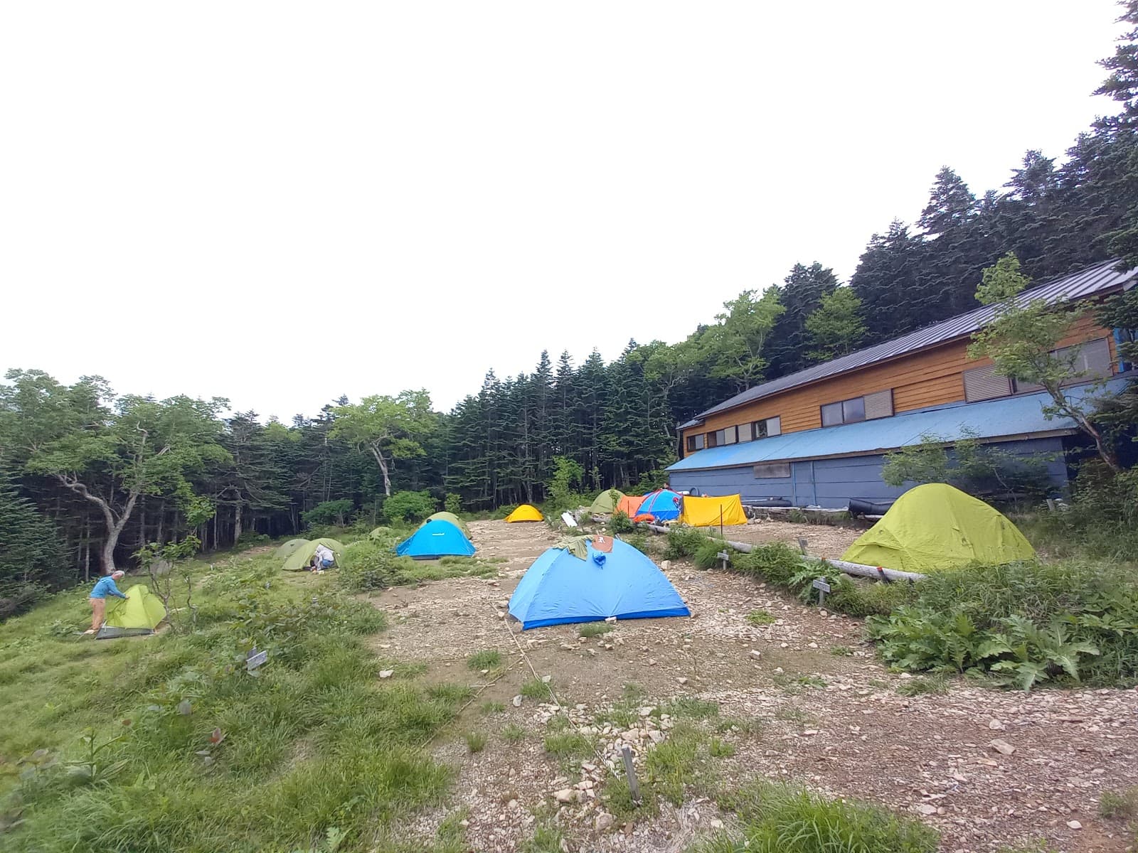 三伏小屋テント場