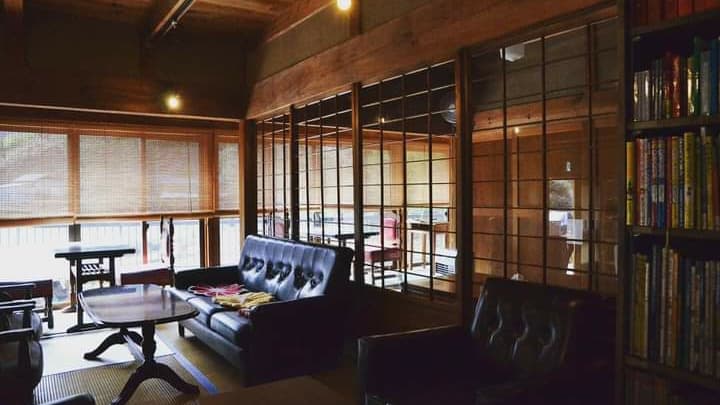 喫茶室 転々/書庫 山閒秋夜