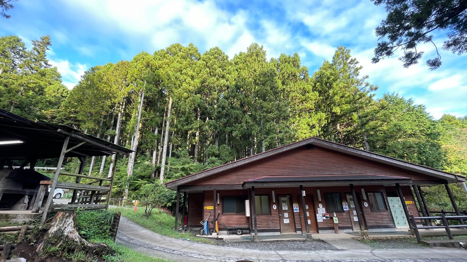 丸太の森キャンプ場 管理棟