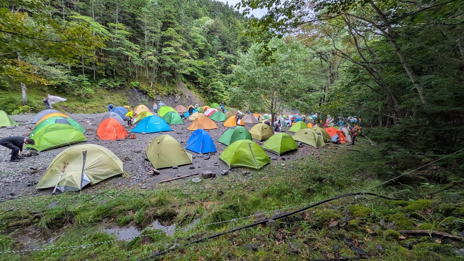 長衛小屋テント場