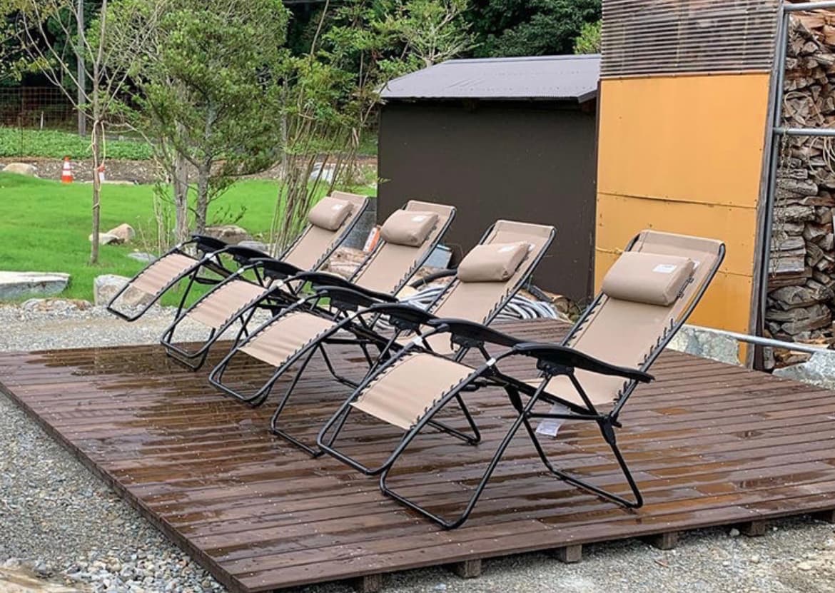 畑の中のキャンプ場