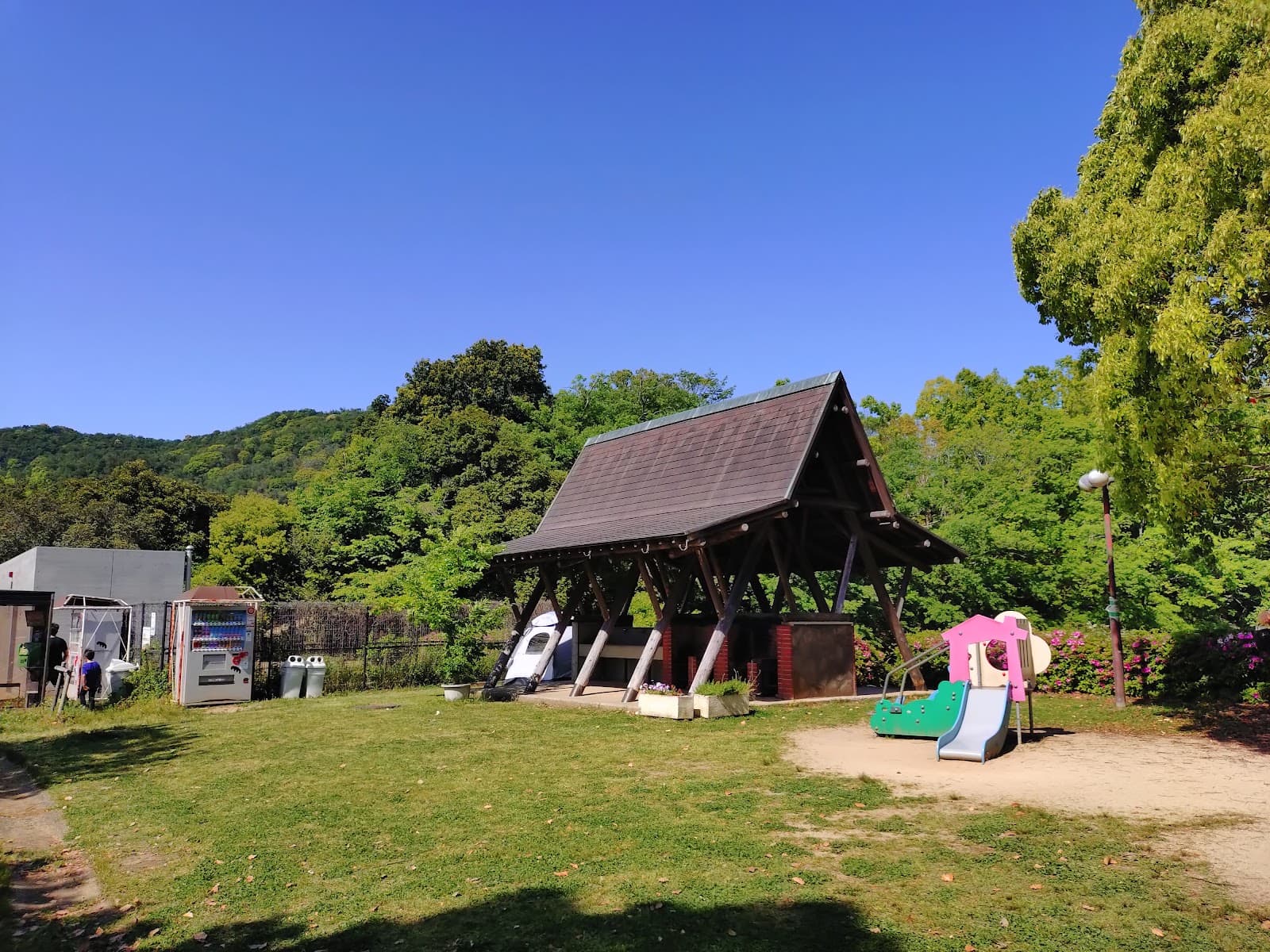 炊事棟 (道の駅 四季の郷公園)